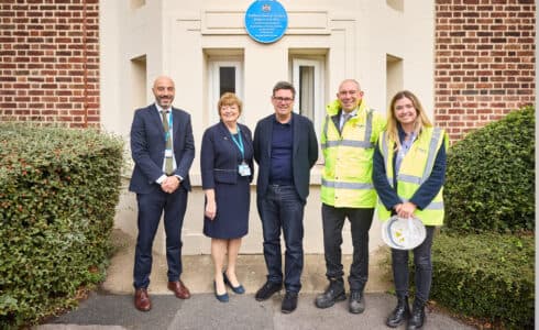 MWsep25-057192 Pictured left to right – Mark Foden (Associate Director of Sustainability), Kathy Cowell OBE (Trust Chair), Andy Burnham (Mayor of Greater Manchester), Jonathan Kershaw (Dalkia Managing Director) and Lucinda Walker-Tully (Dalkia Project Manager)